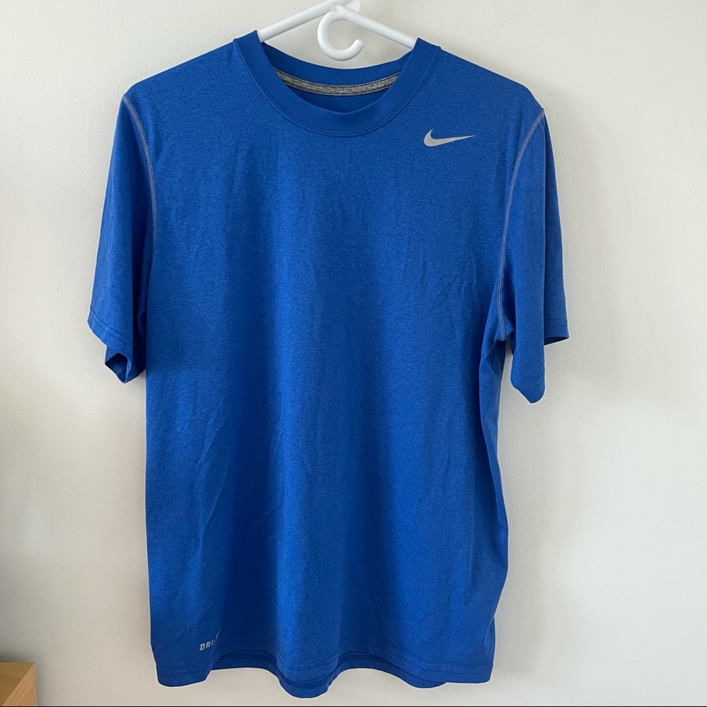 Men’s Nike dri fit tee (M)